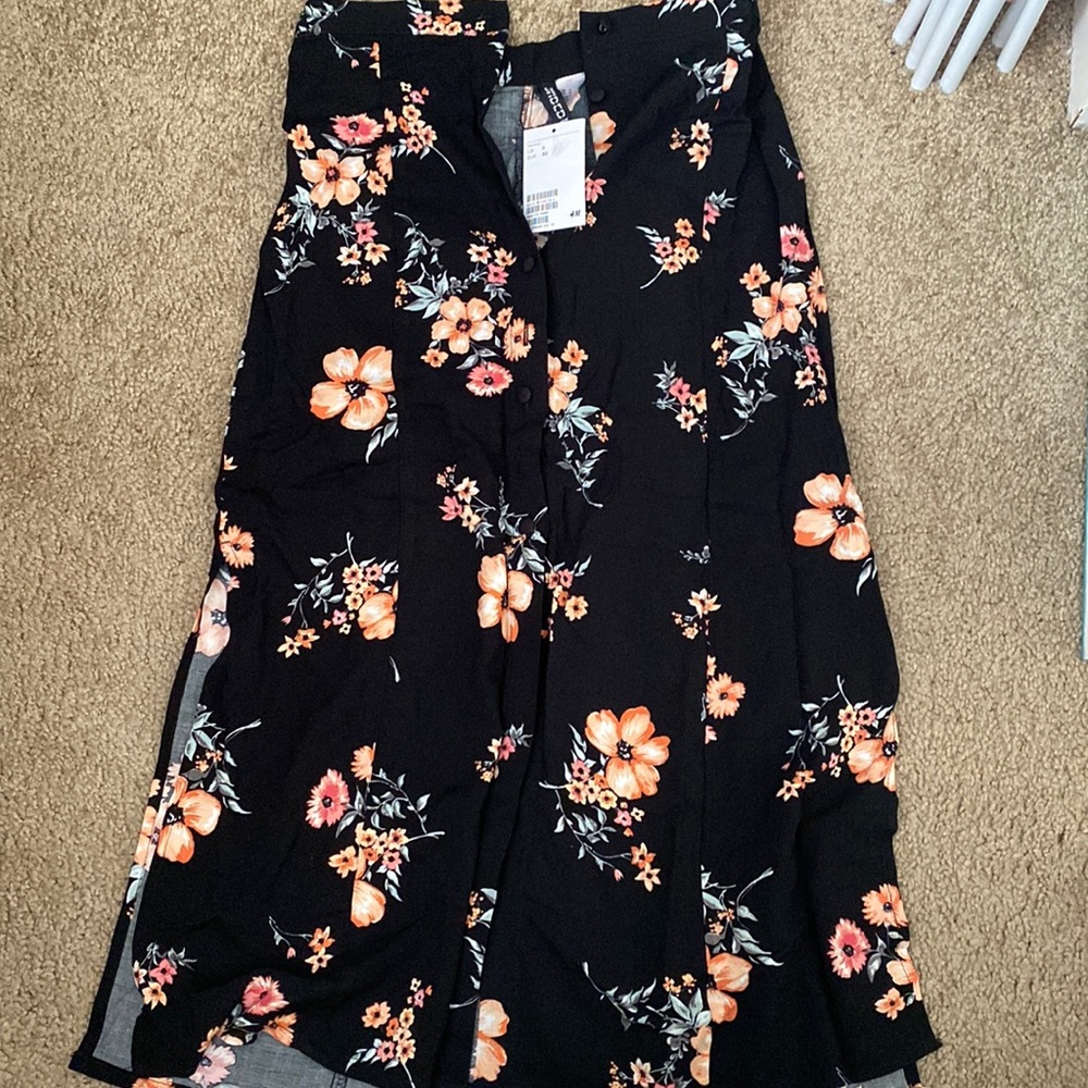 Botton down skirt
